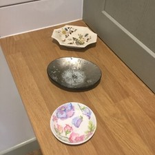 3 Very Pretty Trinket/Soap Dishes Excellent Condition Beautiful Home Decor