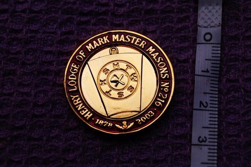 Coloured gold tone scottish - gold,