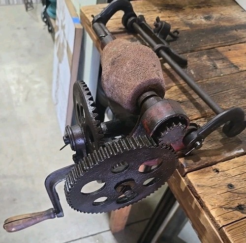 Sickle blade hand crank - hand,