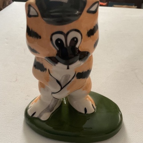 Lorna bailey cat golfer figure - bailey,