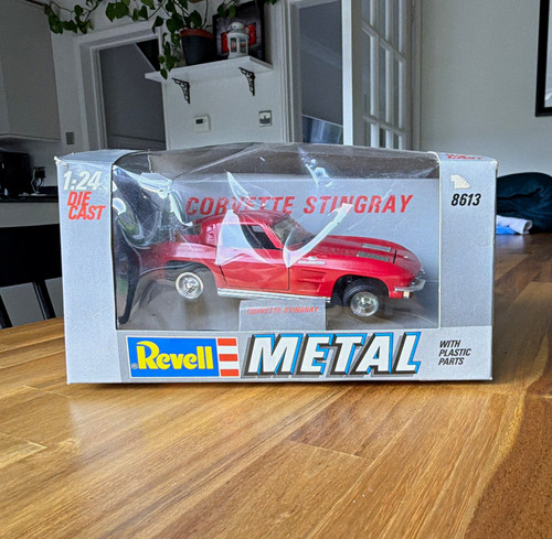 Revell metal chevrolet - revell,