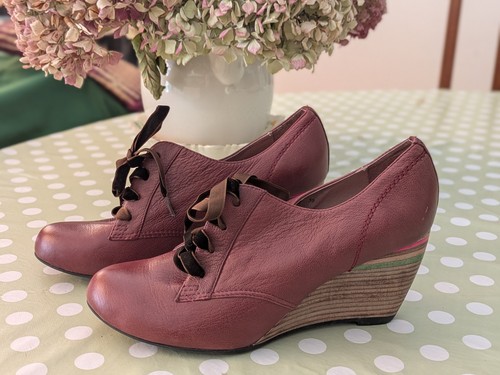 Staccato burgundy lace - lace, up