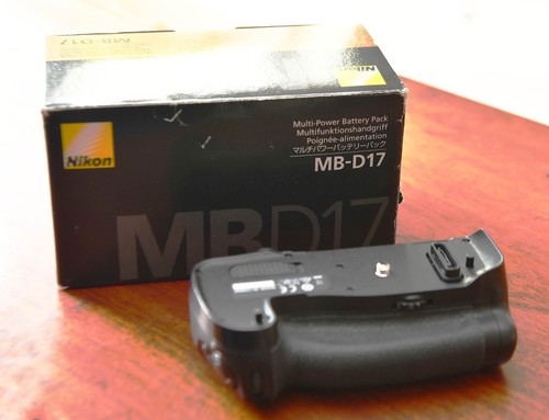 Nikon d17 battery - nikon, mint