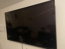 55’ Logik Smart TV Possible Hardware Issue. Spares Or Repairs. With Wall Bracket