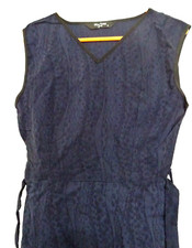 size 8 stretchy navy REAL FORM LONDON v-neck floral pattern knee length dress