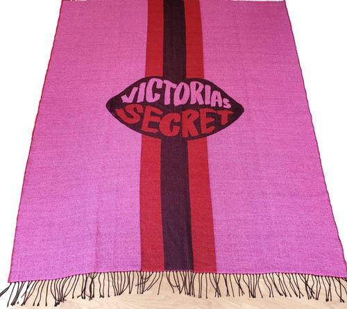 Victoria secret cozy - logo, kiss
