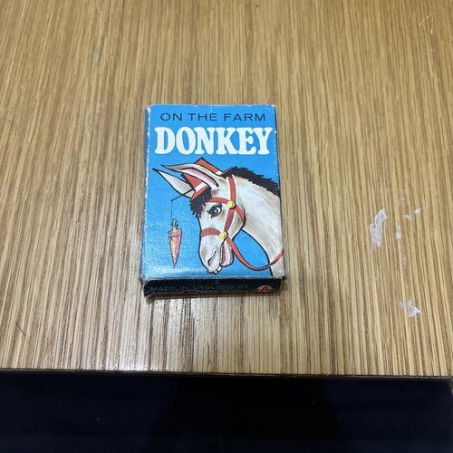 Donkey card game the farm - on,