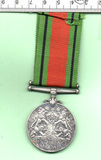 1939 - 1945 CANADIAN GENUINE SILVER DEFENCE MEDAL & RIBBON (362)