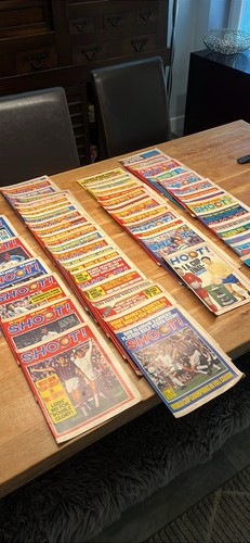 Shoot football magazines - x,