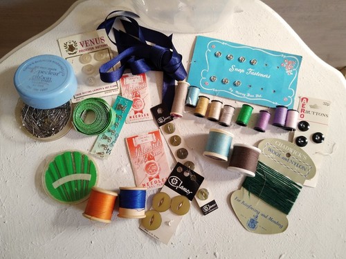 Bag assorted vintage sewing - of,