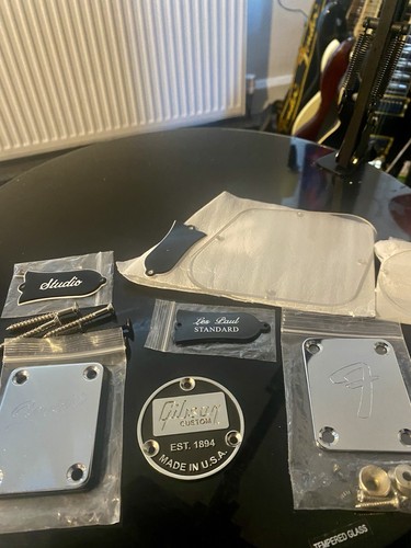 Fender squire neck plate - &,