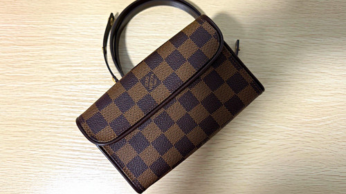 Louis vuitton damier - louis, ebene