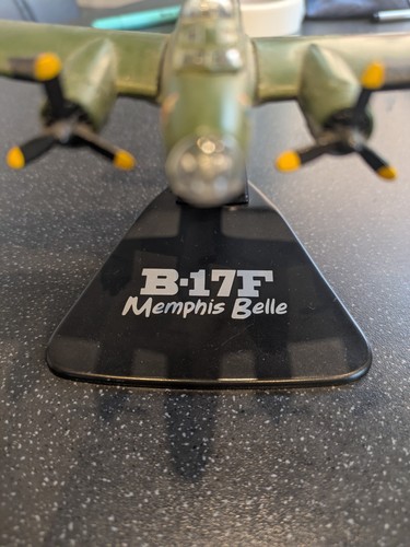 17f memphis belle die - memphis,