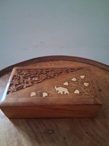 Vintage wooden trinket box - wooden,