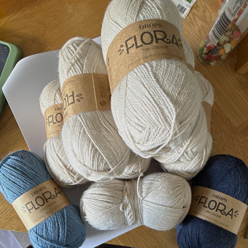 Drops flora uni colour - uni, skein