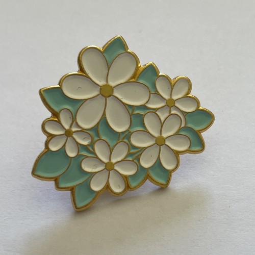 White flowers enamel lapel pin - white,