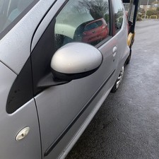 Peugeot 107 wing mirror in silver passenger side manual