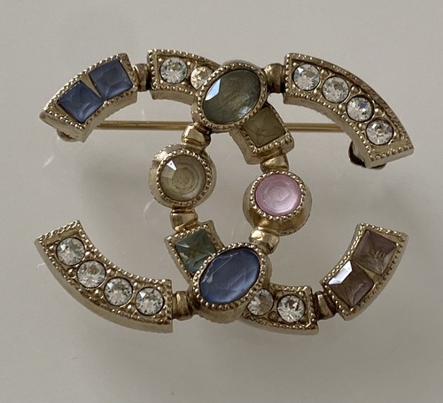 Chanel pale gold plate crystal - gold,