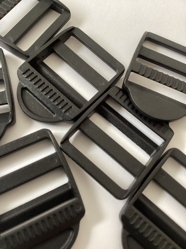 25mm black plastic - plastic, ladderlock