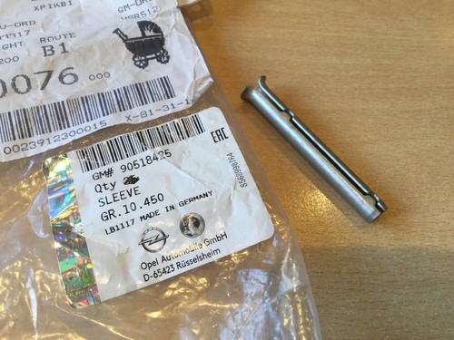 Genuine vauxhall door hinge - 1,
