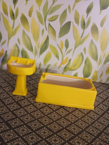 Vintage scale dolls - scale,