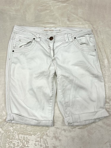 Women next plain white - plain,