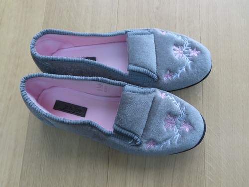 Pairs ladies slippers size 8 - 2,