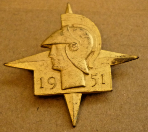 Vintage gilt badge 1951 - gilt,