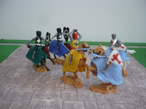 Timpo mounted crusaders - &, 3