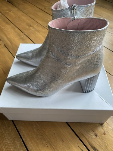 Russell and bromley - bromley, anthena