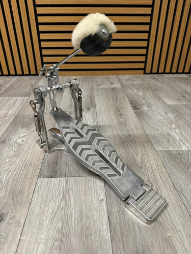 Single bass drum pedal - bass, kick