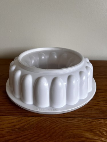 Tupperware jelly blancmange - tupperware, jelly/blancmange