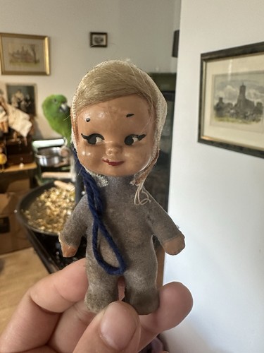 Small vinatge doll - small,