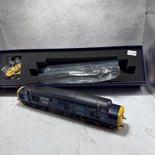 Vitrains v2028 class 37229 - vitrains,