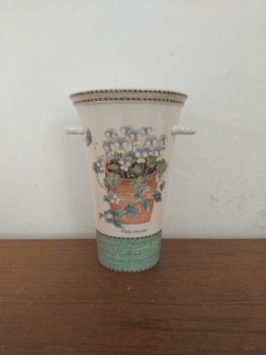 Vintage 1997 wedgwood urn - -,