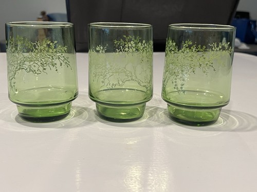 Vtg green drinking glasses set - drinking,