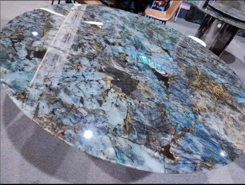 Stunning round coffee table - round,
