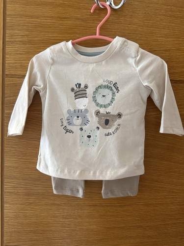 Neutral baby clothes