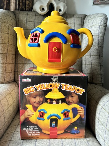 Vintage 1981 big - 1981, teapot