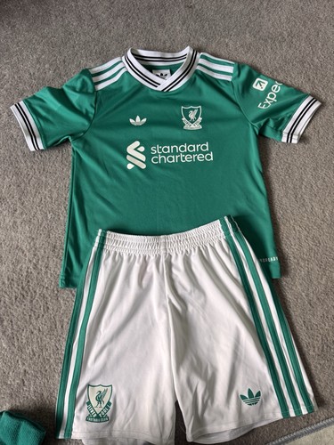 Liverpool kids football kit - football,