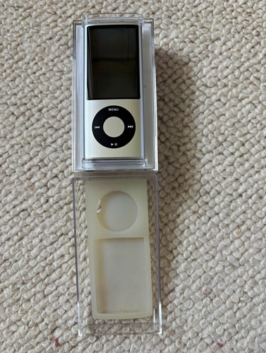 Apple ipod nano 4th gen - gen, 8gb