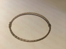 9ct gold bracelet preowned 2 Grams In Weight Spring Loaded Opens To 3"