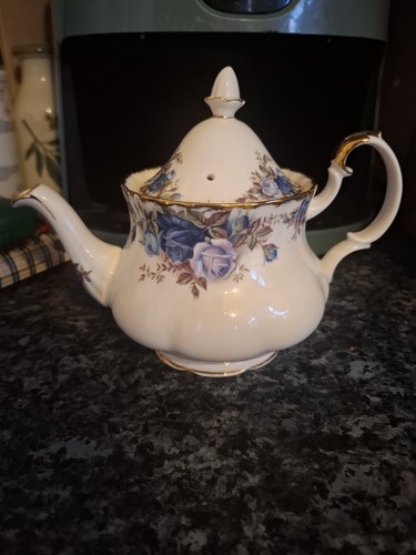 Royal albert bone china - royal,