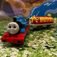 Tomy THOMAS & CHINESE DRAGON Trackmaster Thomas & Friends Motorised Train