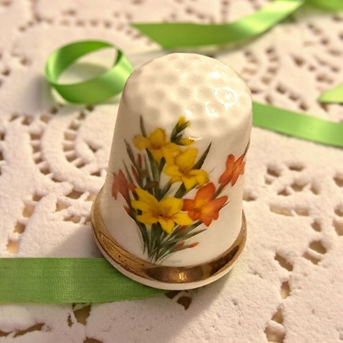 Thimble finsbury china england - thimble,