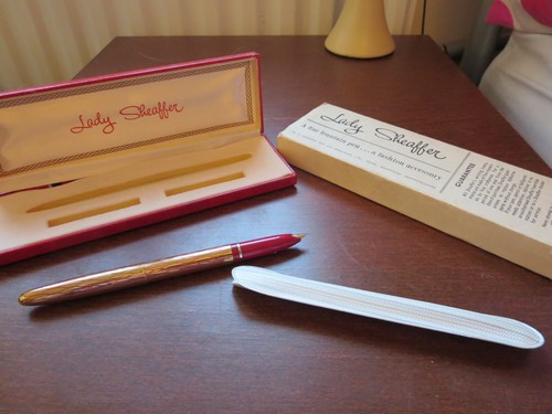 Rare vintage gold lady - rare,