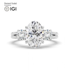 Oval Diamond Trilogy Ring 18k