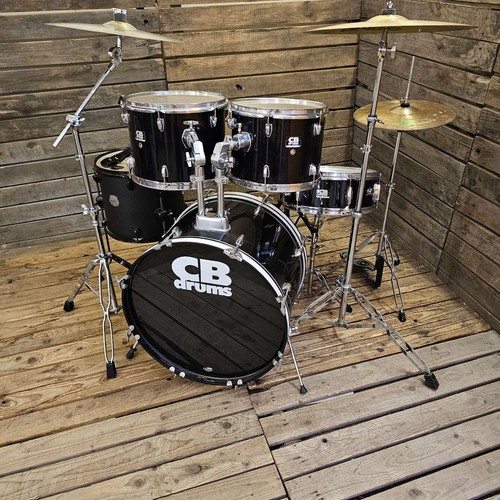 Drum kit and mapex mixed - cb,
