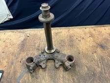 YAMAHA DT175 LOWER YOKE /