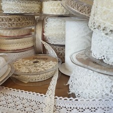 BEAUTIFUL LACE RIBBON Vintage